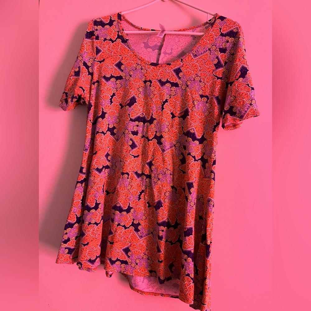 LuLaRoe Perfect Tee Size Medium (Size Down 1-2)